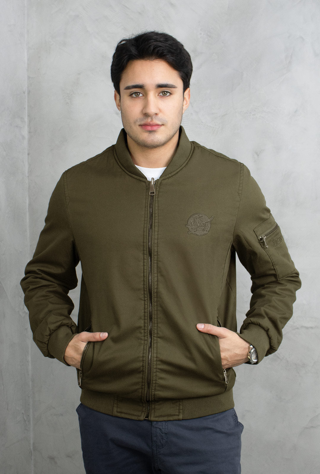 BOMBER-VERDE#Color_Verde Militar