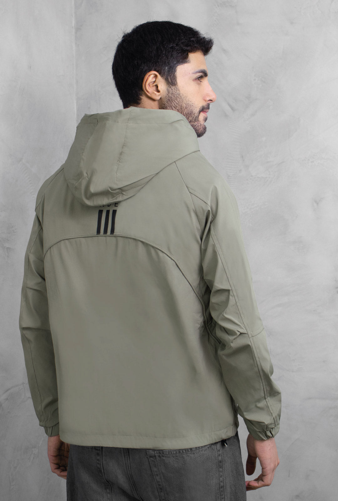 CORTAVIENTO-MONTANA-VERDE-VINTAGE-ESPALDA#Color_Verde Vintage