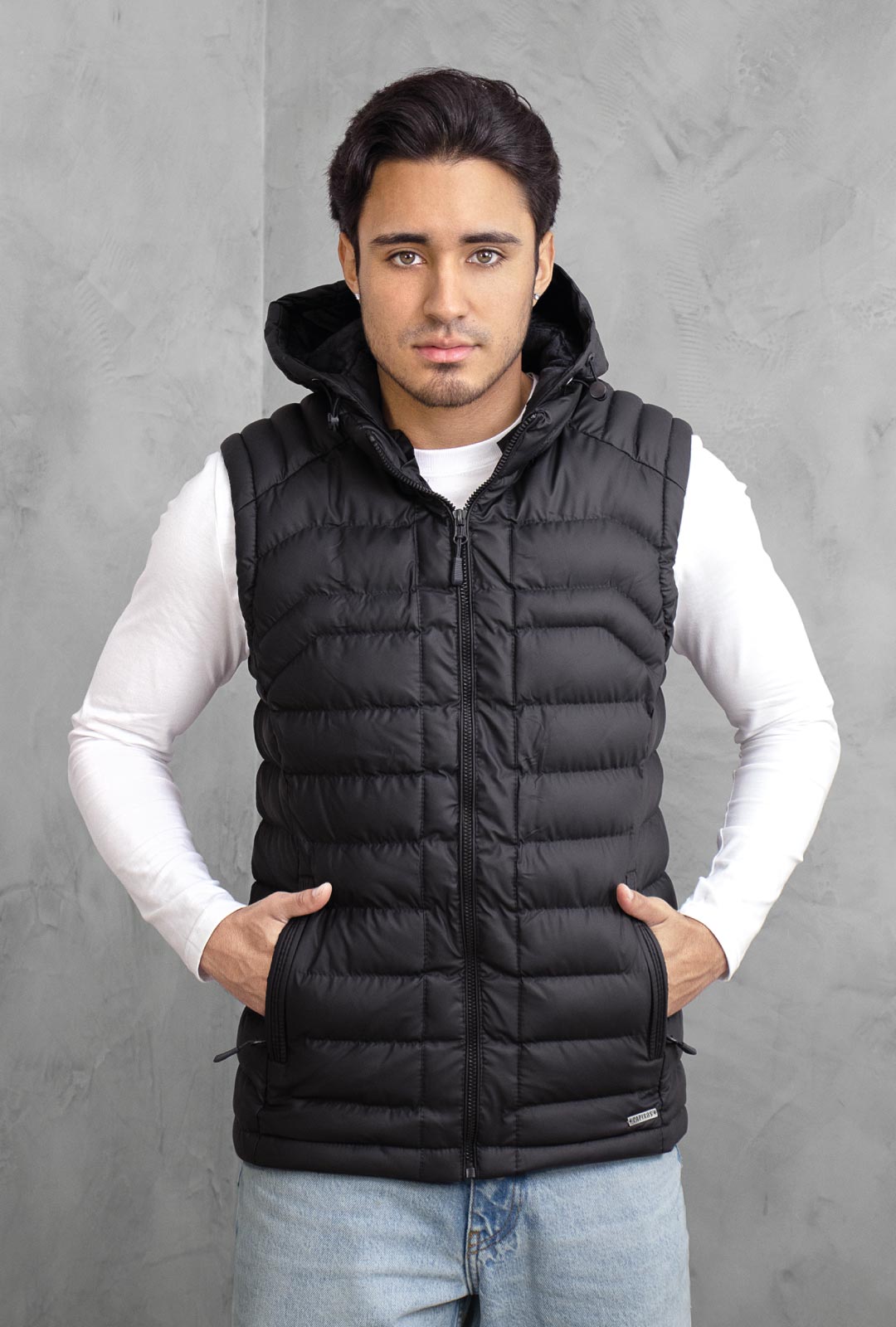 Chaleco básico capucha para hombre